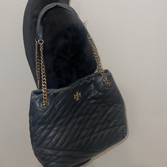 Tory Burch Kira Chevron Tote Bag in Black Quilted Lambskin - Picture 2 of 16